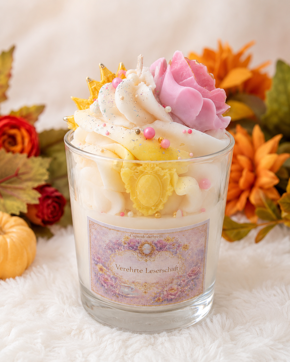 Verehrte Leserschaft – Blüten & Knospen Dessertkerze aus Sojawachs | 230 ml