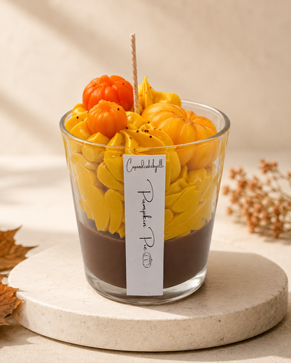 Pumpkin Pie – Handgegossene Dessertkerze aus Sojawachs