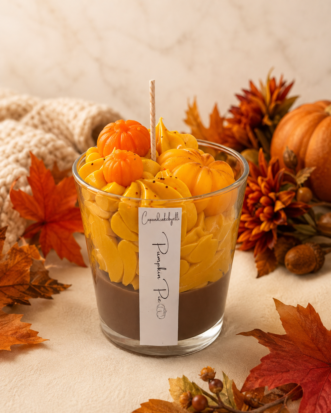 Pumpkin Pie – Handgegossene Dessertkerze aus Sojawachs