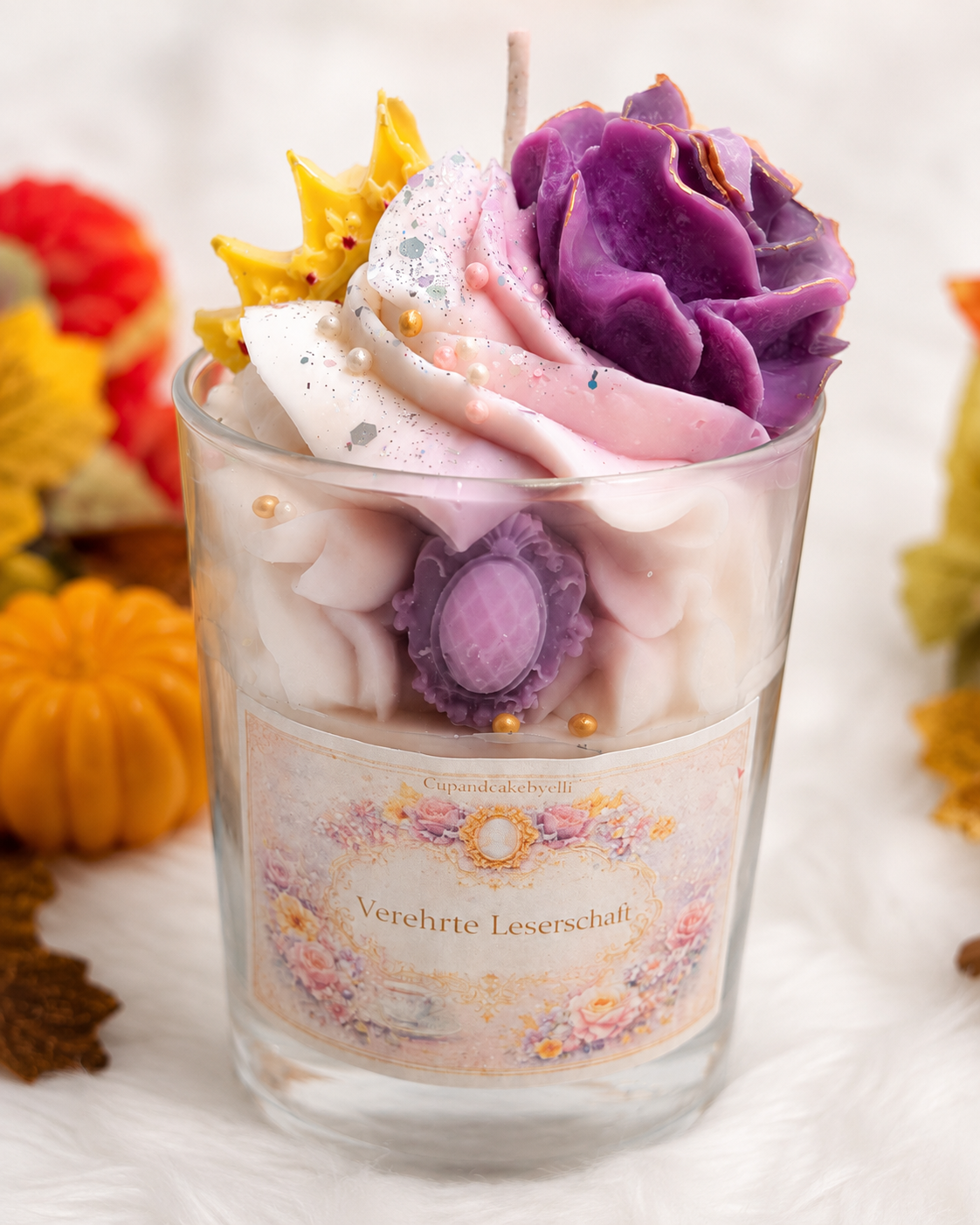 Verehrte Leserschaft – Blüten & Knospen Dessertkerze aus Sojawachs | 230 ml