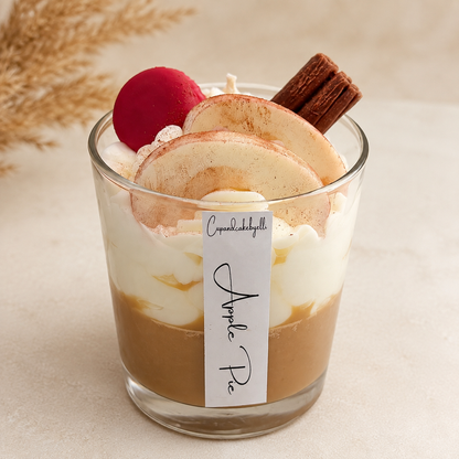 Apple Pie Duftkerze aus Sojawachs im 230-ml-Glas mit Apfelscheiben und Zimt