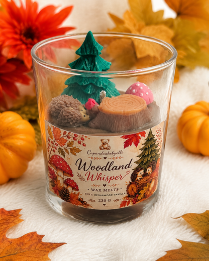 Handgegossene Woodland Whisper Dessertkerze mit Tannenbaum Igel Pilz und Baumstumpf